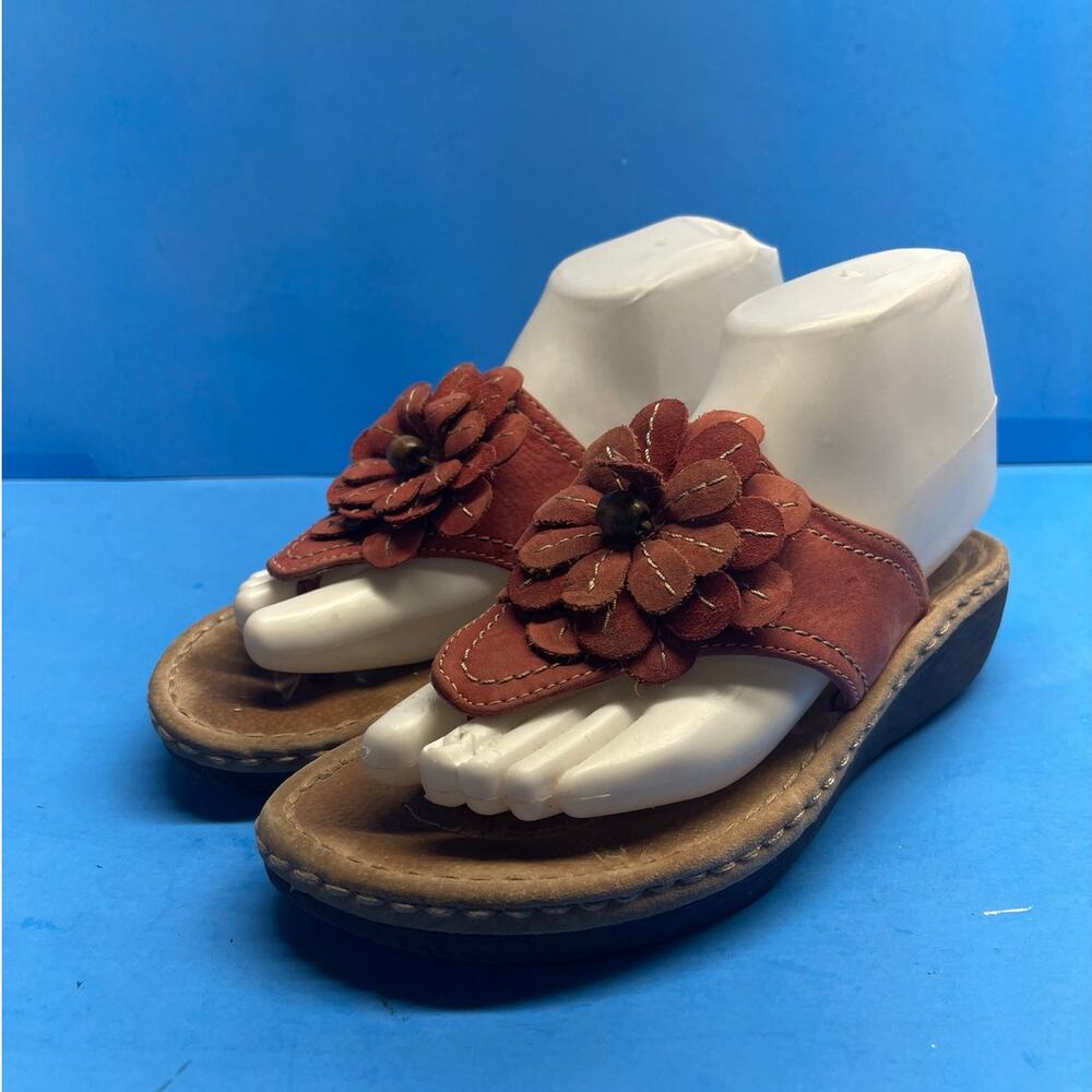 Clarks Artisan Red Leather Floral Wedge Thong Sandals Women's 7.5